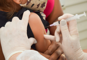 Campanha de vacinação contra a gripe em creches tem início