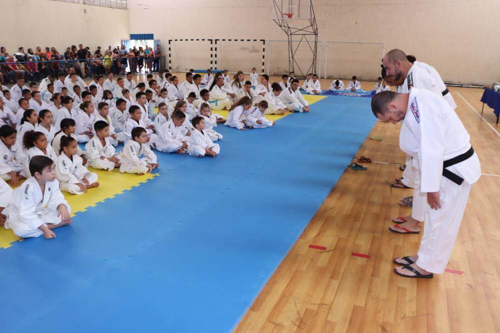 Ginasio do Leporace e palco de Festival e premiacao de judocas